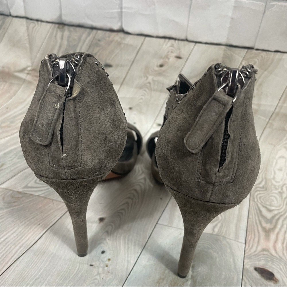 POUR LA VICTOIRE Vassy Studded Suede Heel Sandals Charcoal Grey 6.5 - Picture 8 of 16